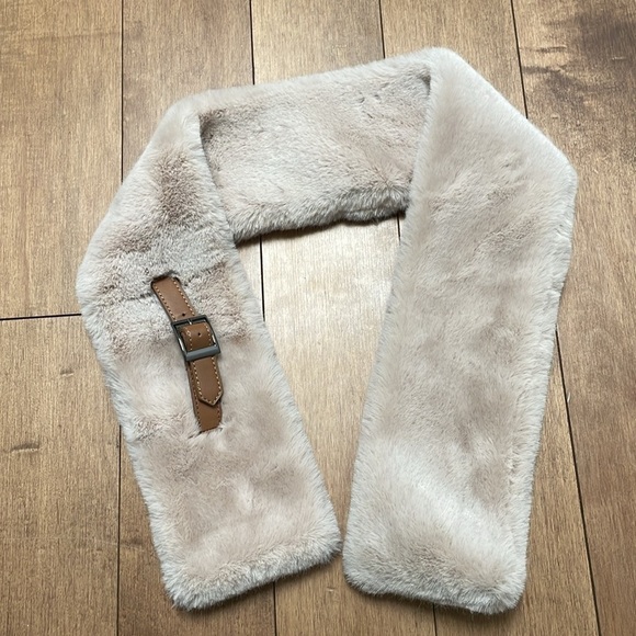 Melanie Lyne Faux Fur Scarf neck warmer with Buckle NWT - Picture 3 of 5